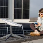woman-uses-starlink-internet-on-roof-with-solar-pa-2023-11-27-04-56-10-utc