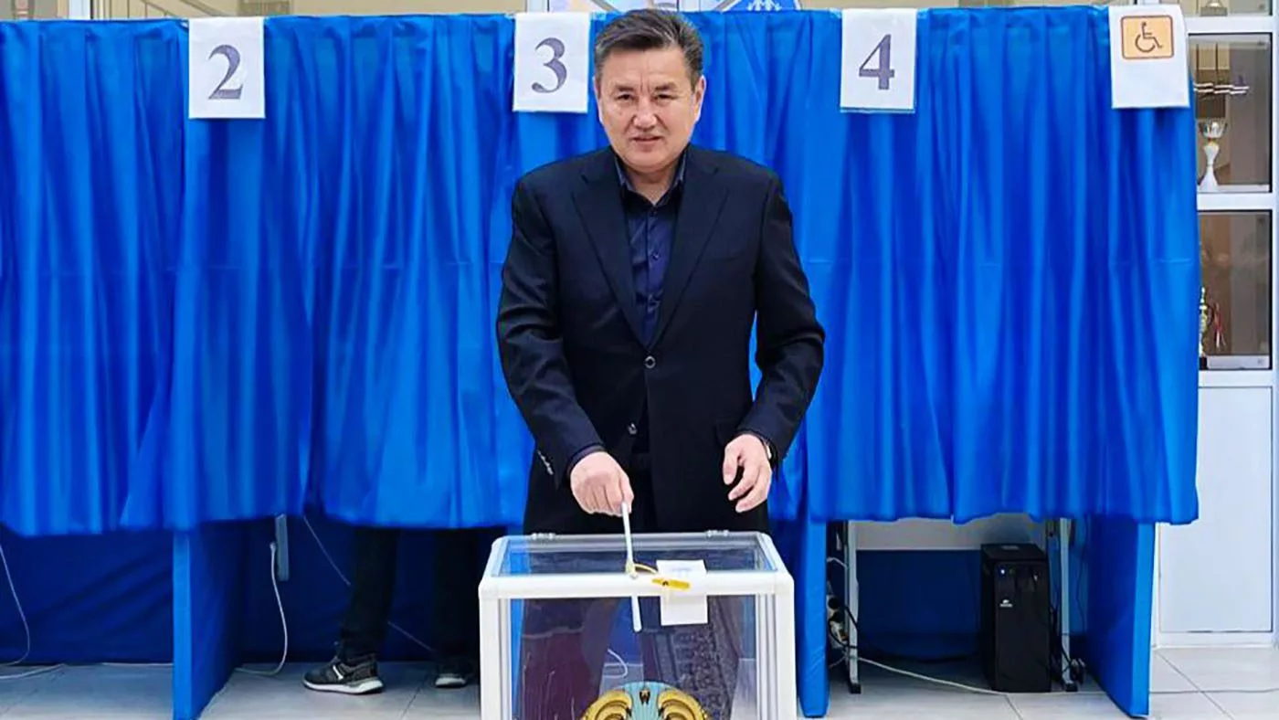 Первый заместитель акима области Нурымбет Сактаганов проголосовал на референдуме