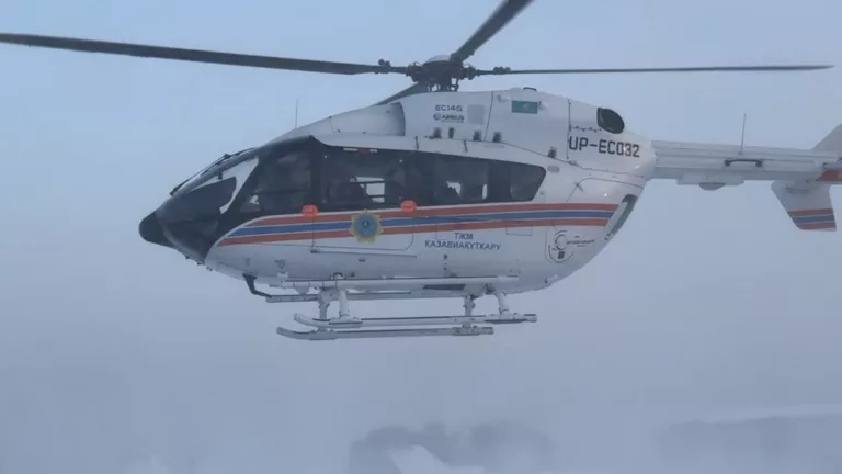 Вертолет МЧС доставил новорожденного из Алтая в Усть-Каменогорск