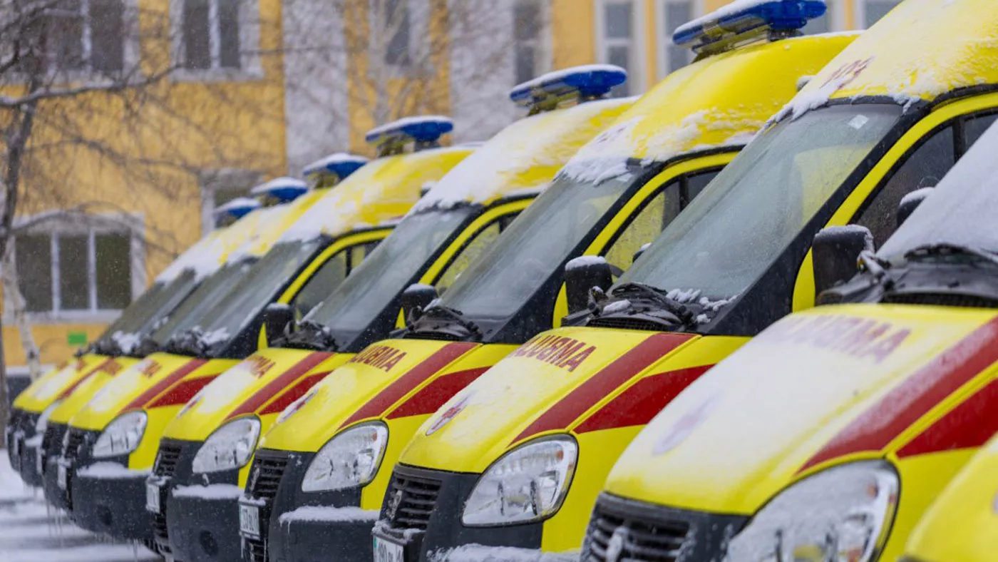 В Восточном Казахстане обновили автопарк скорой помощи: 36 новых машин вышли на линии